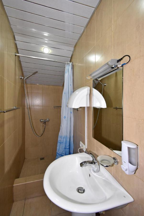 Tumanyan Hostel And Tours Ереван Номер фото